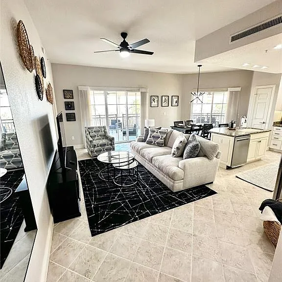 5076 Annunciation Cir #2305 — Photo 5