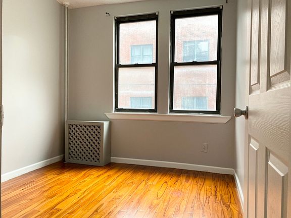 5th image of 204 Scholes St #7