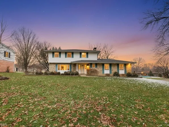 2761 Crompton St NE, Canton, OH 44721