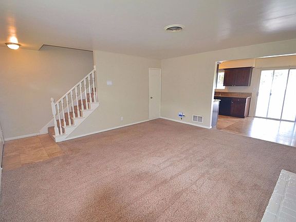 3rd image of 883 Vinton Ct