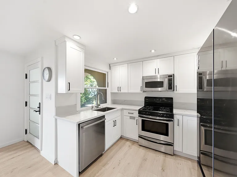2928 Las Alturas St #1/2 — Photo 6