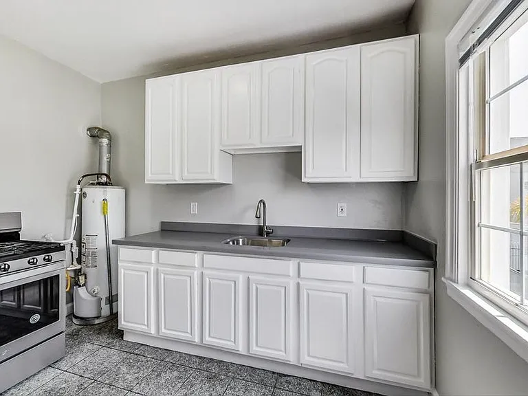 1824 Linden St #15 — Photo 6