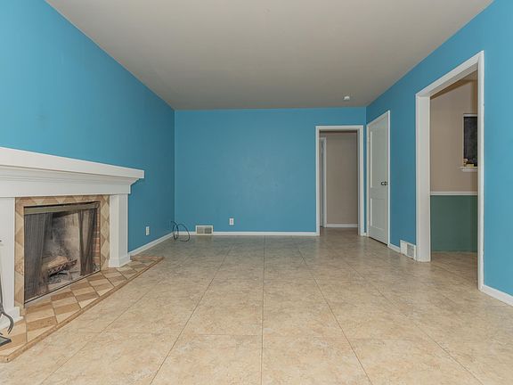 3rd image of 2113 Southeast Blvd