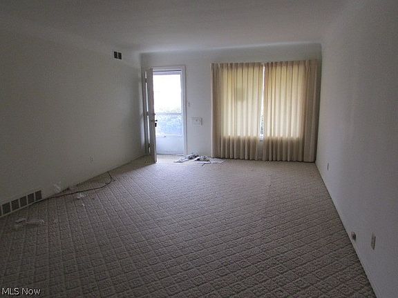 5th image of 678 Birch Ave