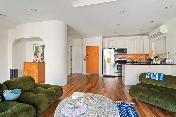 Rented by SERHANT. | media 7