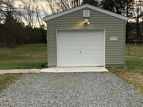 4th image of 10632 Robert E Lee Dr