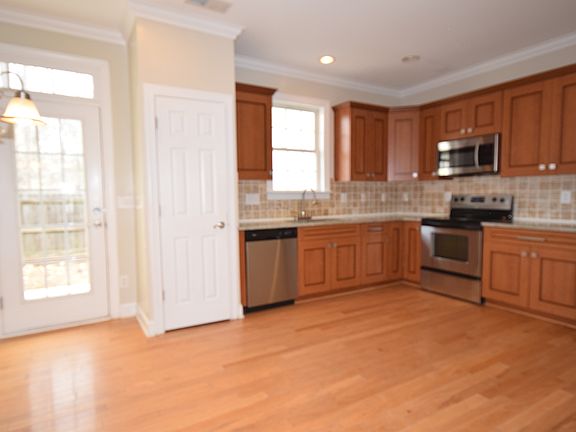 5th image of 82 Nandina Dr