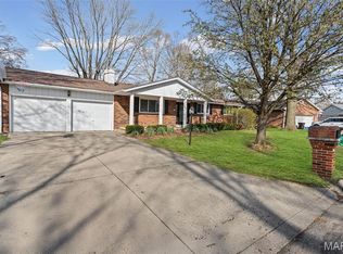 38 Indian Dr, Wood River, IL 62095