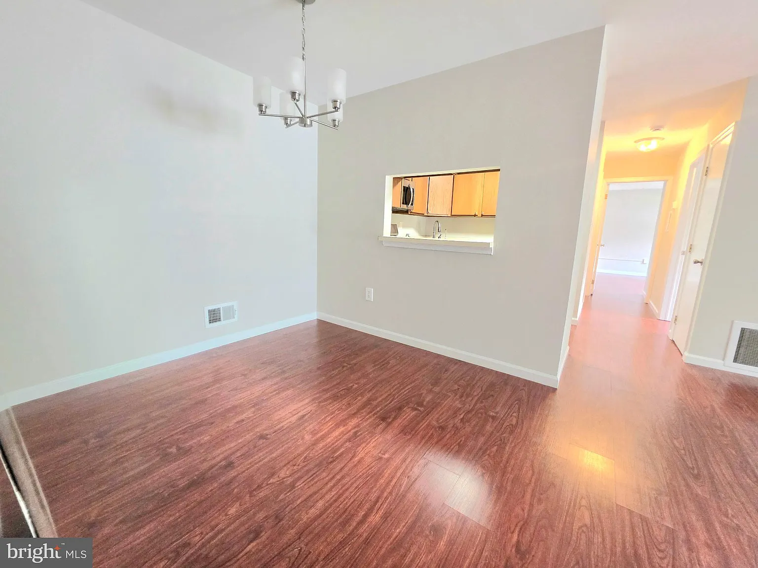 2 bed, 1008 sqft, $2,300 — Photo 1