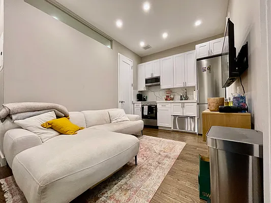 Rented by Douglas Elliman | media 19