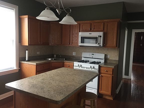 2nd image of 5547 S Natoma Ave #2F