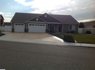 4612 Laredo Dr, Pasco, WA 99301