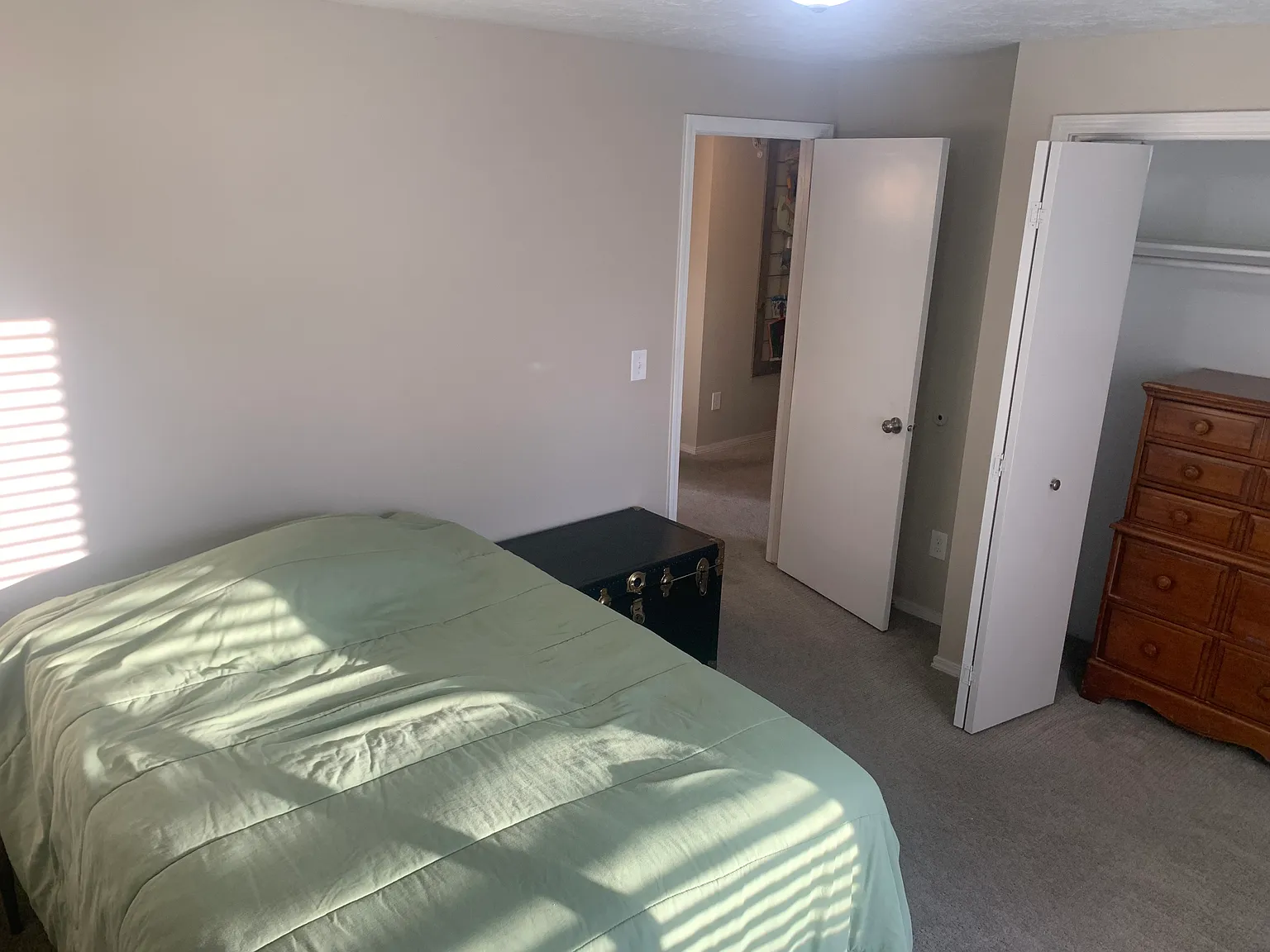 6 bed, 2910 sqft, $1,000 — Photo 4