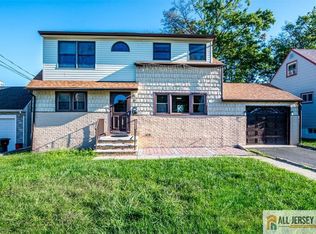 18 Lowell St, Iselin, NJ 08830