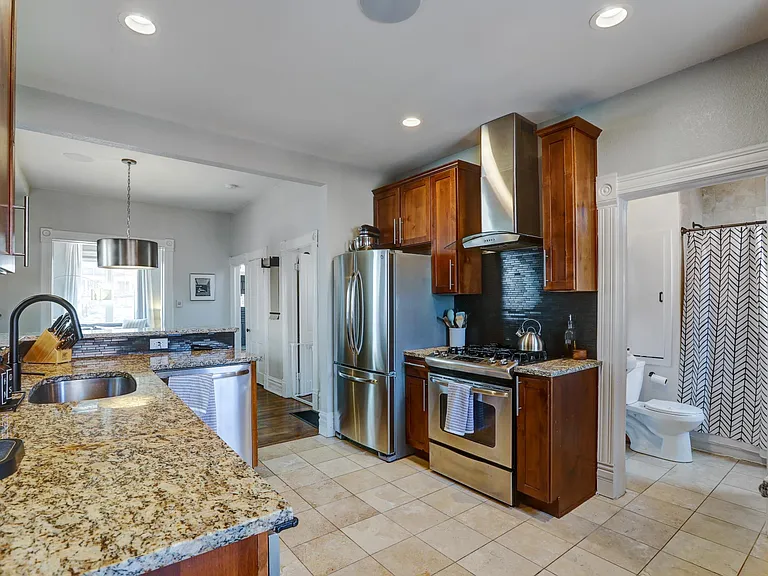 145 S Corona St — Photo 11