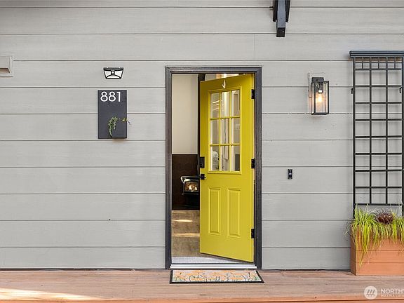 3rd image of 881 Park Avenue NE