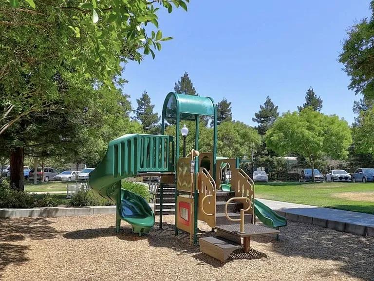 365 Pacific Dr — Photo 16