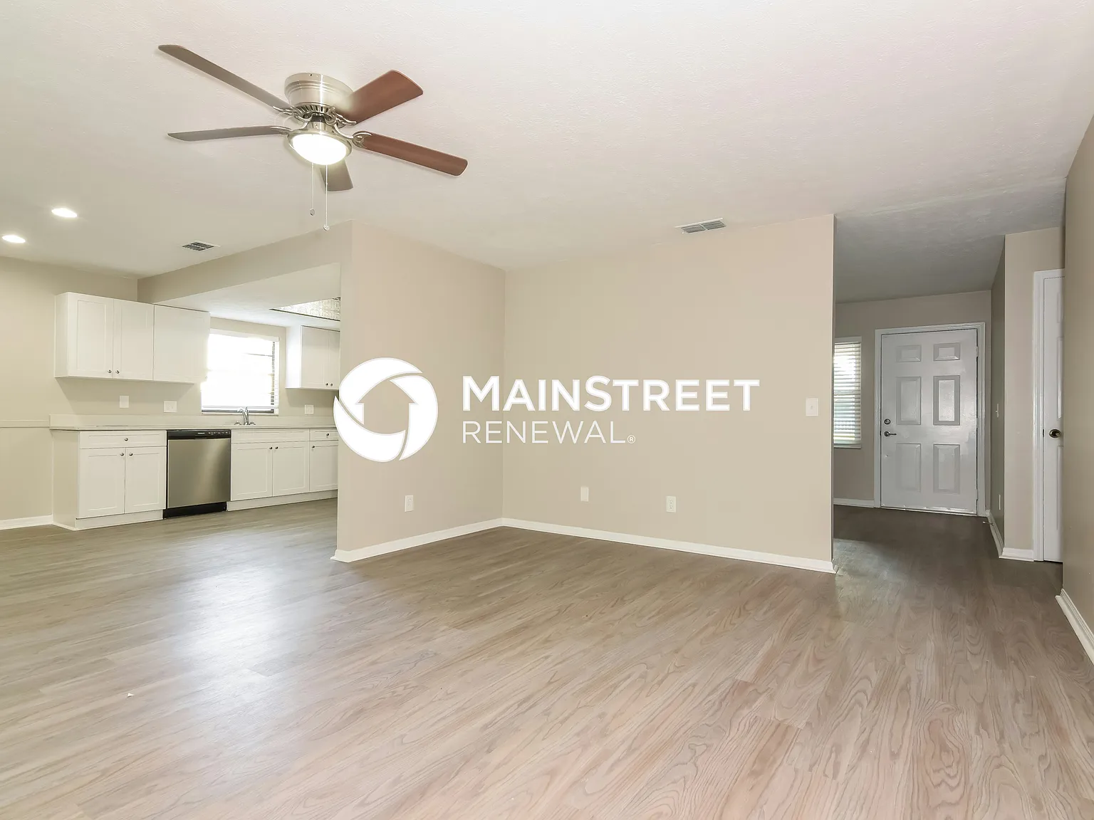 612 Angelica Pl — Photo 2