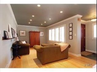 301 6th St, Wheeling, IL 60090