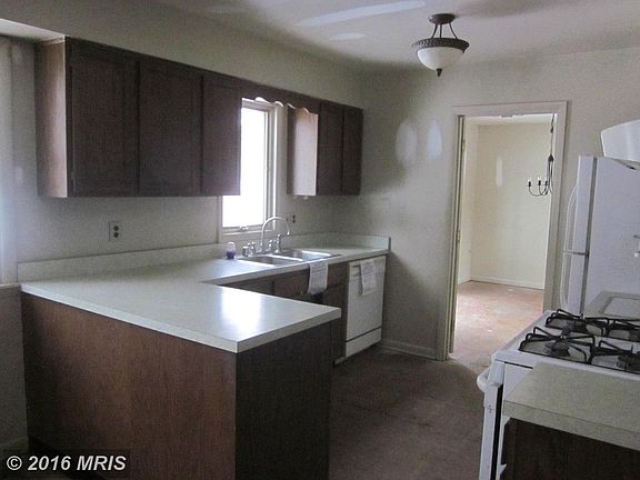 Kitchen with Great Counter Space