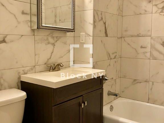 5th image of 3712 31st Ave APT 5R