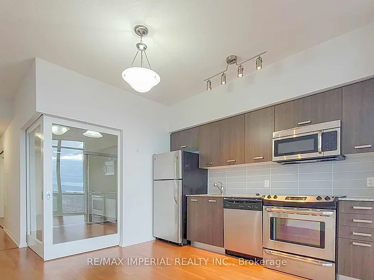 832 Bay St #4802 — Photo 4