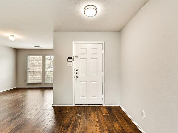 3rd image of 309 Highland Meadows Dr