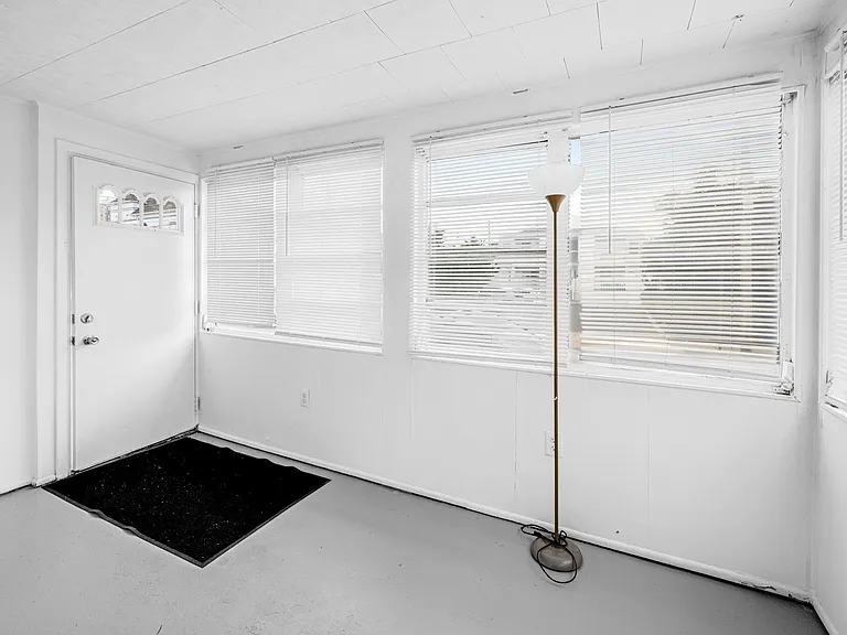 7 N Jefferson Ave — Photo 2