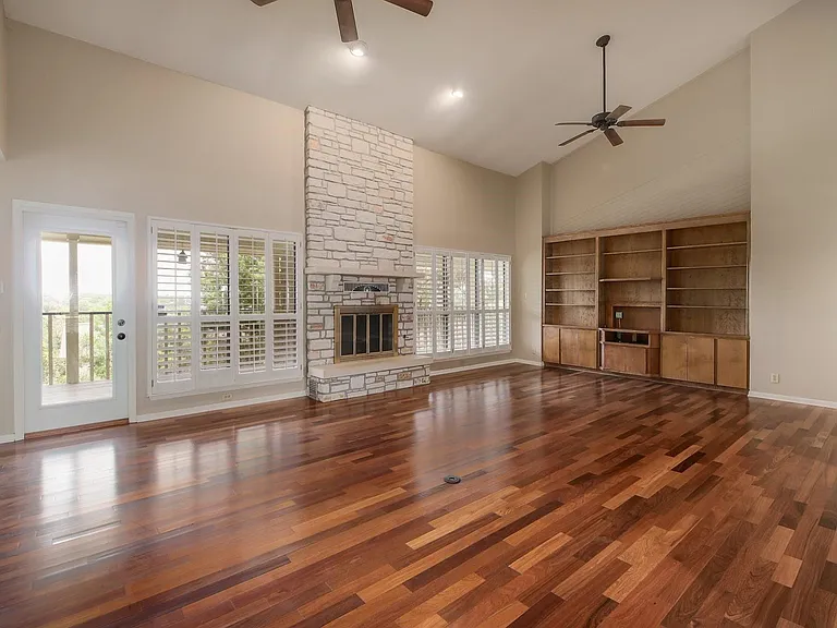 6200 Rain Creek Pkwy — Photo 4