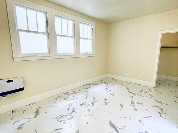 4th image of 19 E Lake Ave APT A