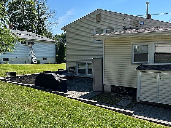 2nd image of 785 Pleasant Valley Way