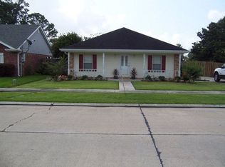 202 T Leigh Dr, Houma, LA 70364
