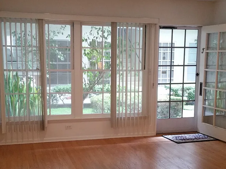 1124 N Louise St #F — Photo 6