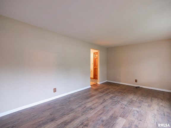 5th image of 712 N Elbert Ct