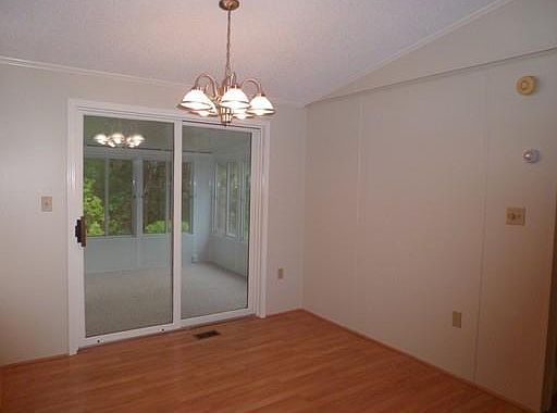 4th image of 4 Sarah Ln