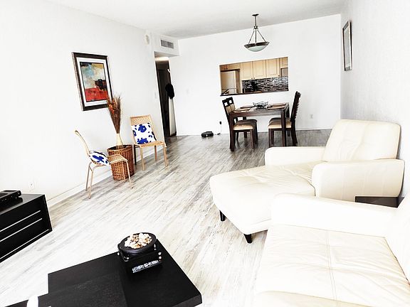 4th image of 19370 Collins Ave APT 1125