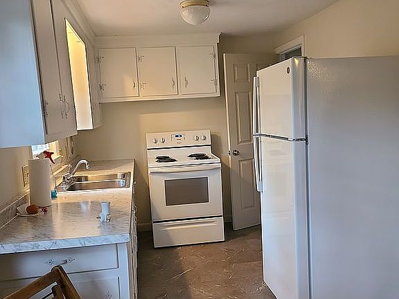 5th image of 33 Overhill Dr