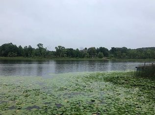 17465 Hickory Ridge Rd, Fenton, MI 48430