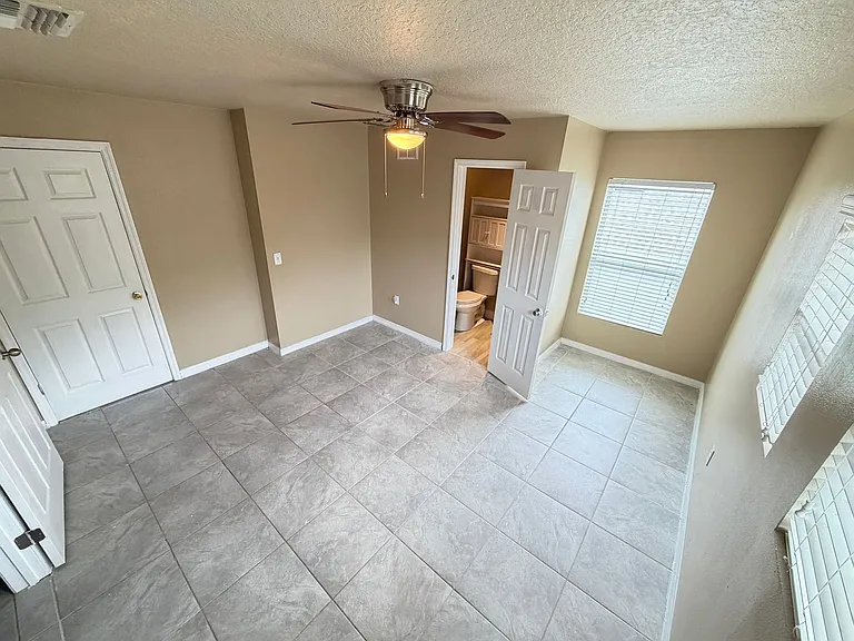 2411 Grasmere View Pkwy N — Photo 33