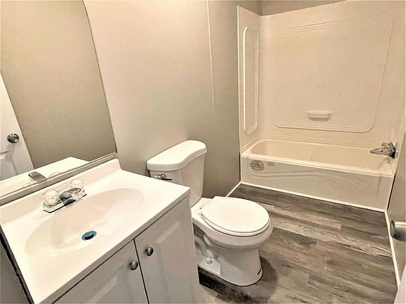 5th image of 568 Linda Ln