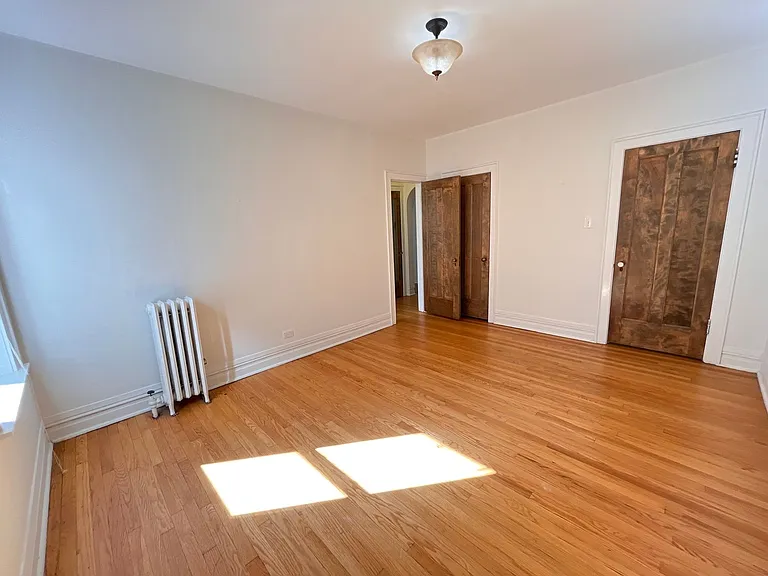 6150 N Hoyne Ave — Photo 5