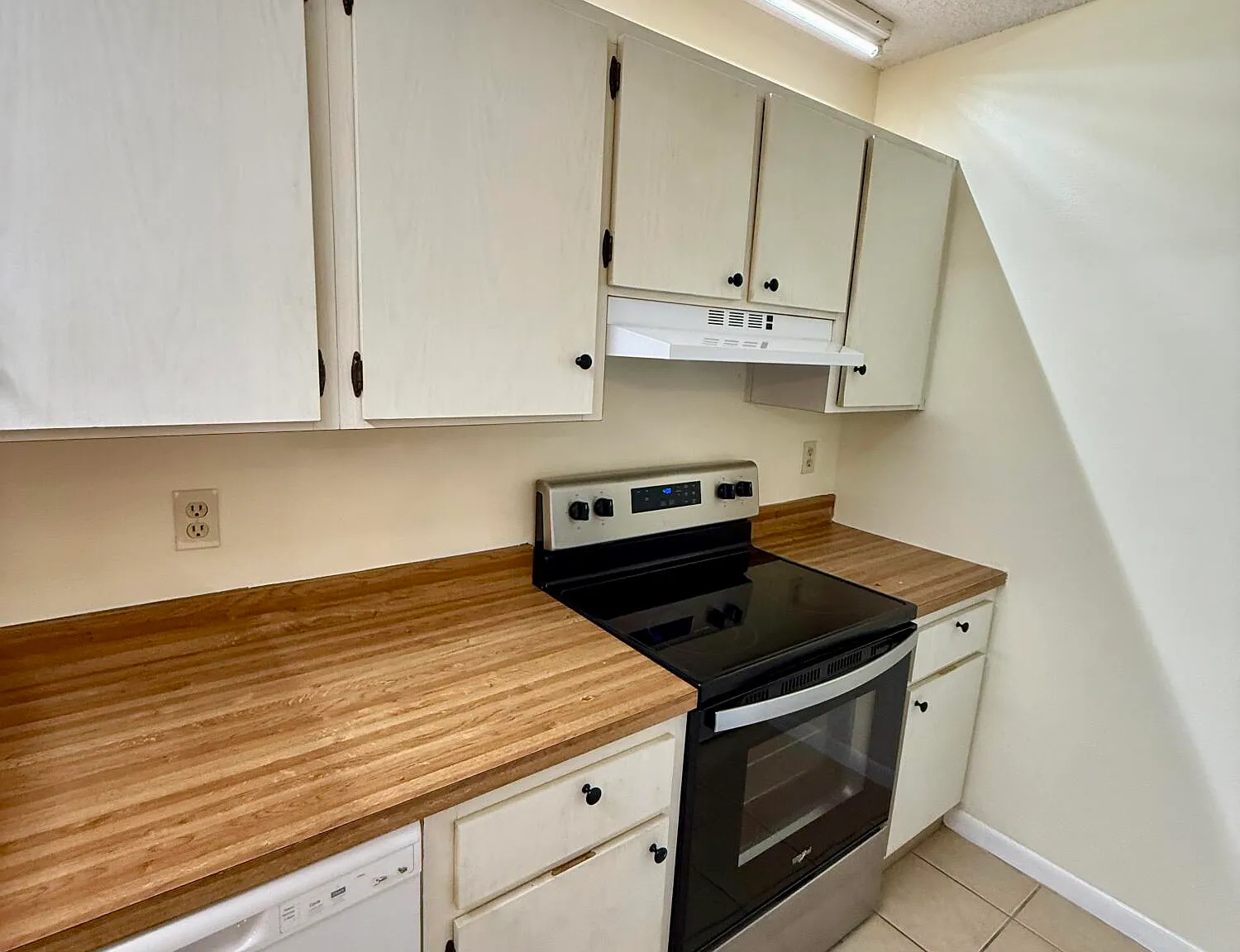 2 bed, 2.0 bath, 737 sqft, $1,800 — Photo 3