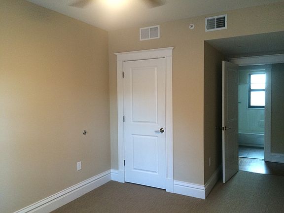 5th image of 741 Eastgate Ave APT 2N
