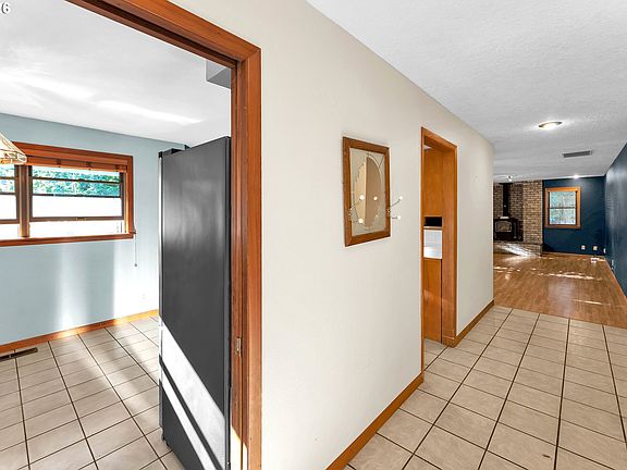 5th image of 600 E Mountainview Dr