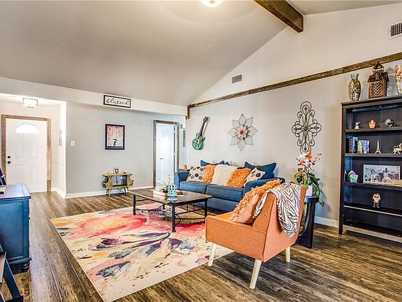 4th image of 435 SE Gardens Blvd