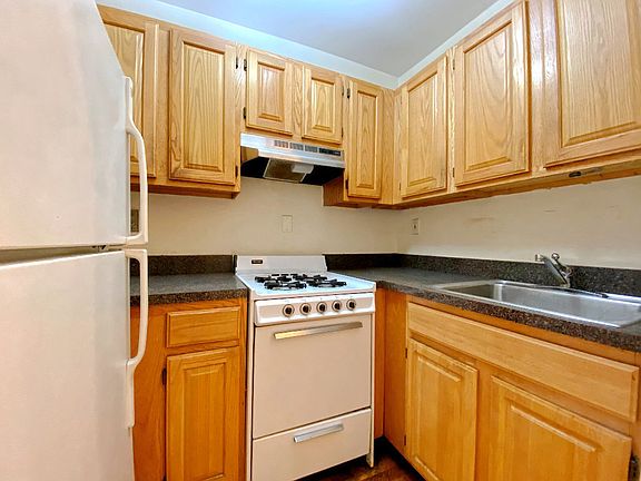 3rd image of 264 W 132nd St APT 2