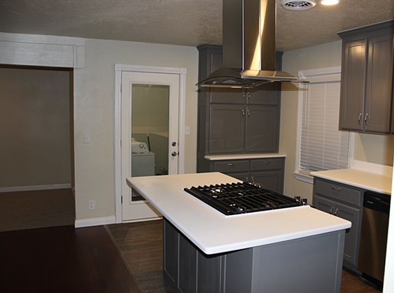 4th image of 3915 W 41st Pl
