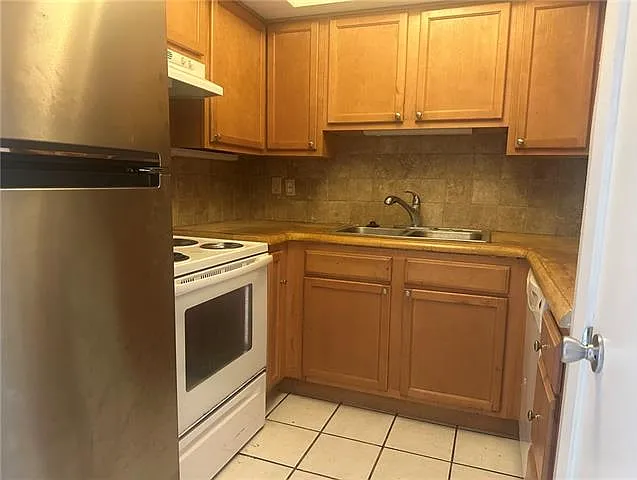 231 W Esplanade Ave — Photo 5
