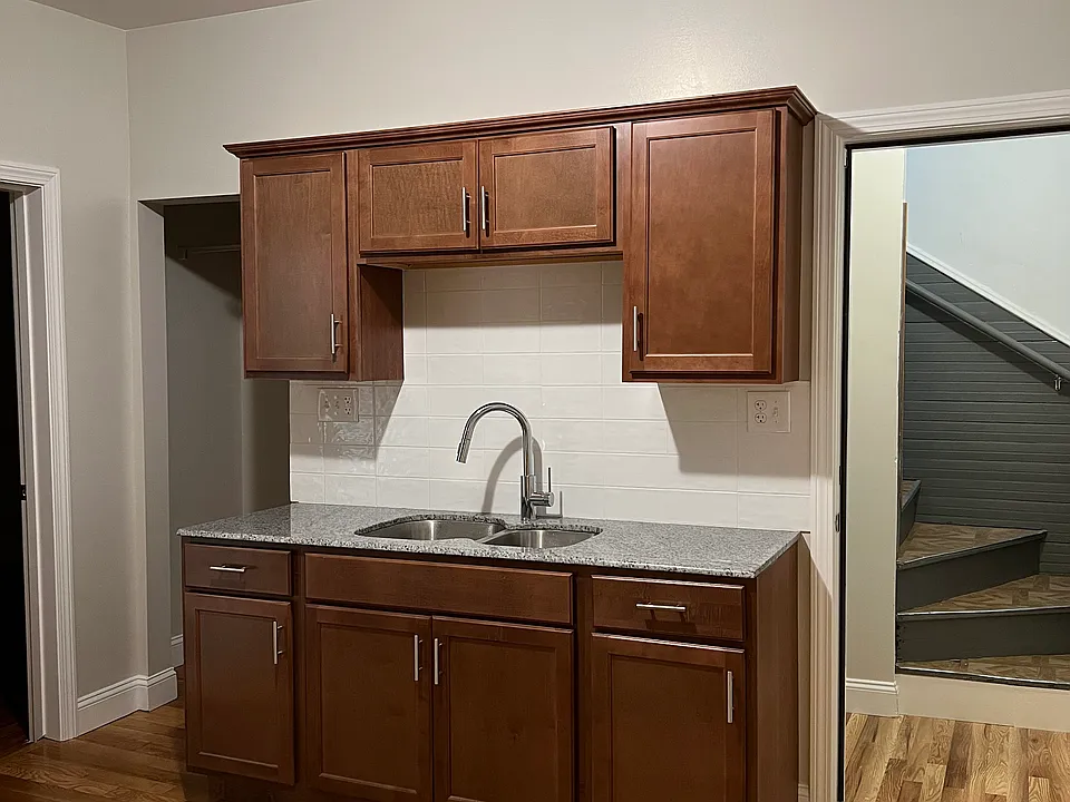 15 Moseley Ave #1