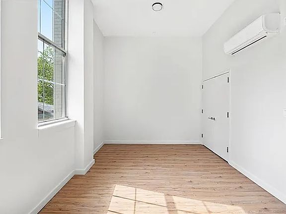 3rd image of 991 Saint Johns Pl #1D